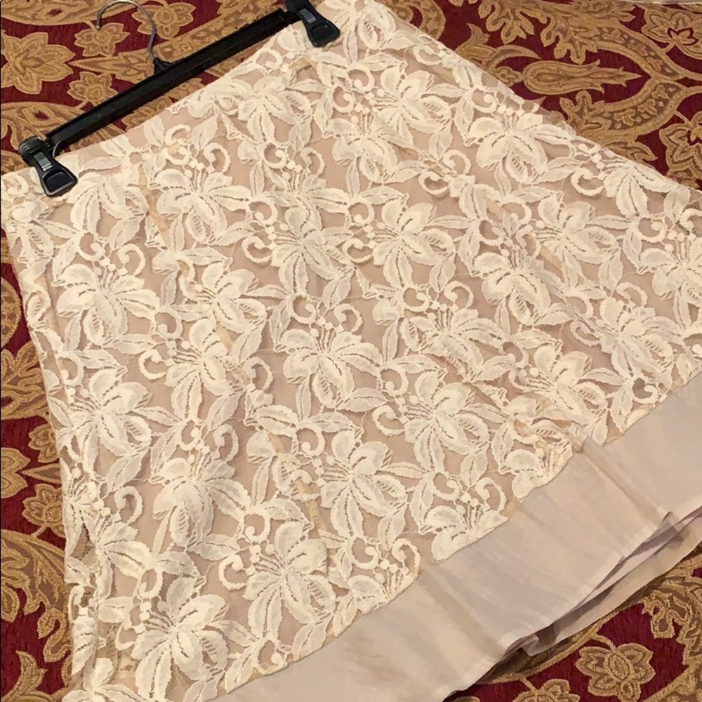 Lace skirt